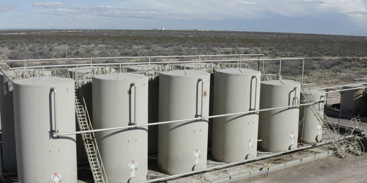 Oil storage containers